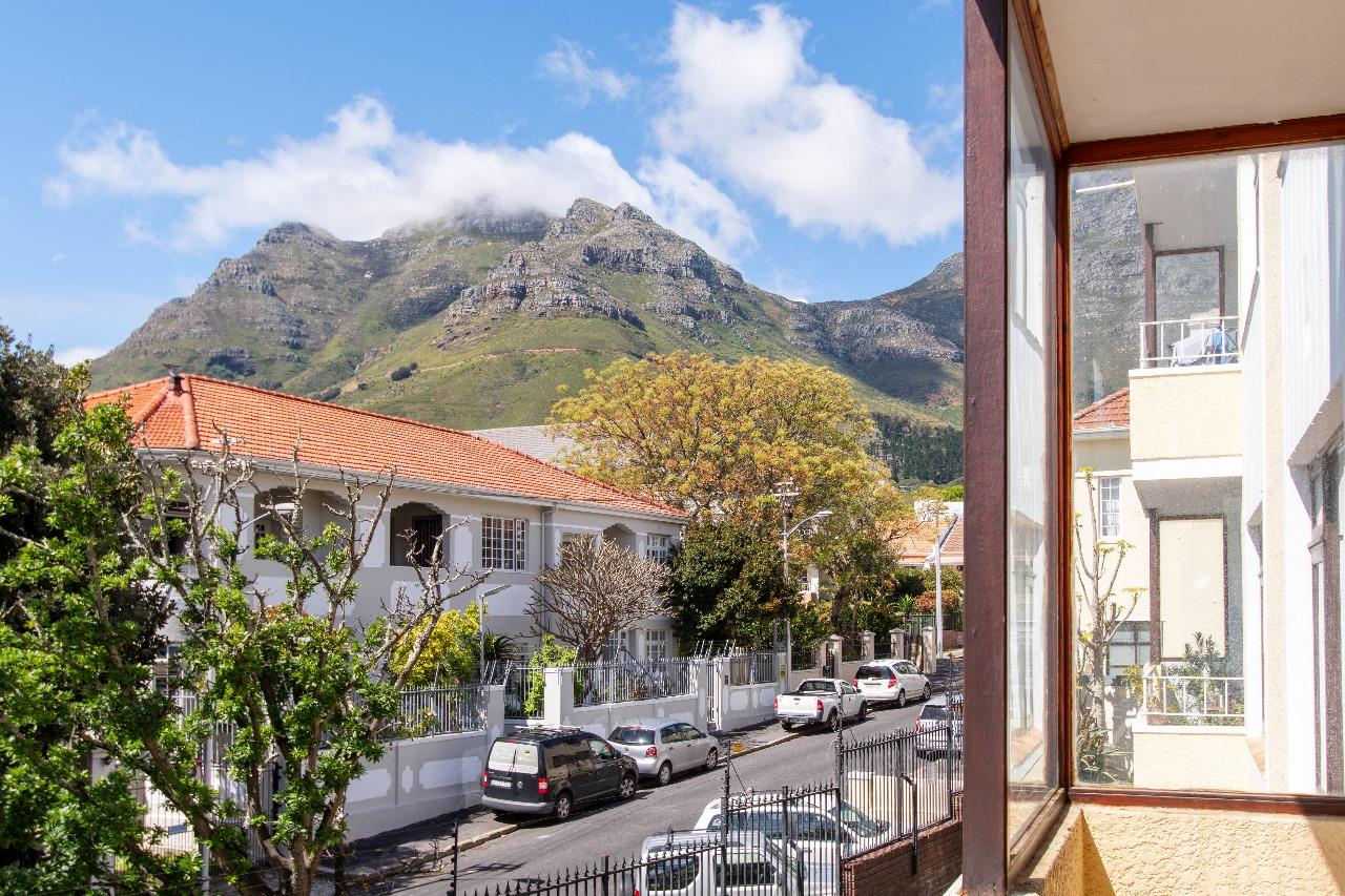 2 Bedroom Apartment / flat for sale in Oranjezicht P24114149643