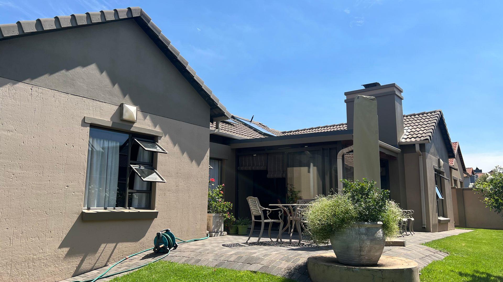 2 Bedroom House for sale in Retire at Midstream P24114152420