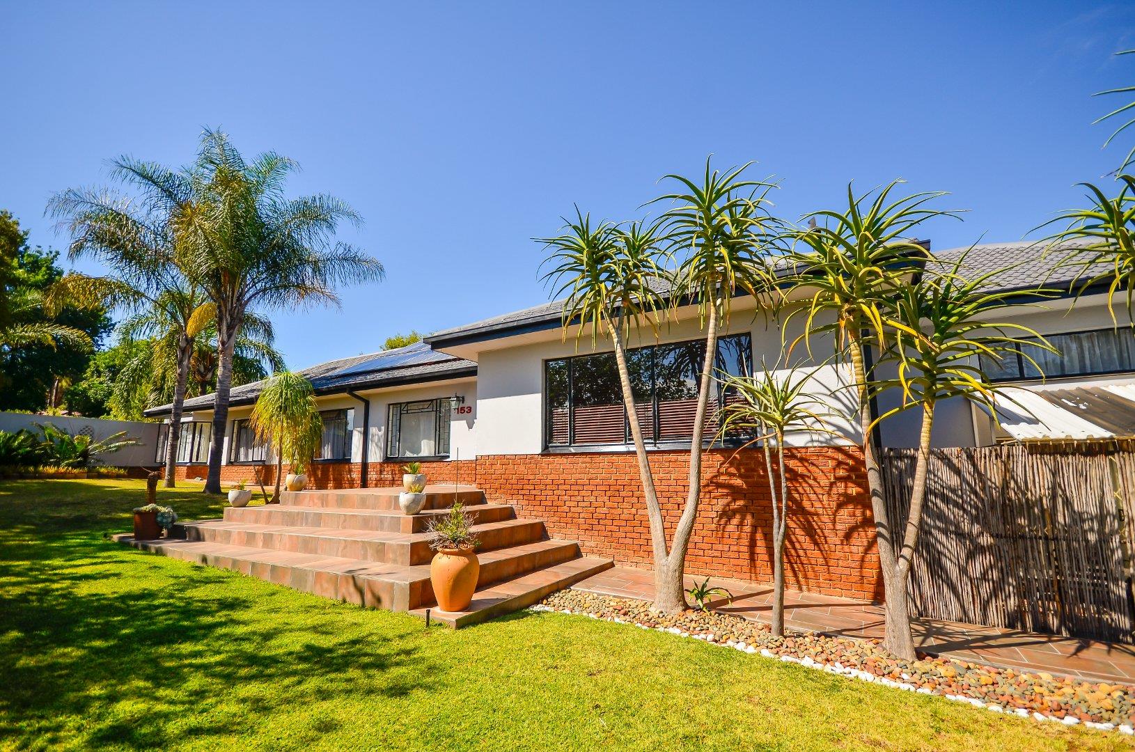 4 Bedroom House for sale in Lynnwood Ridge P24110385937