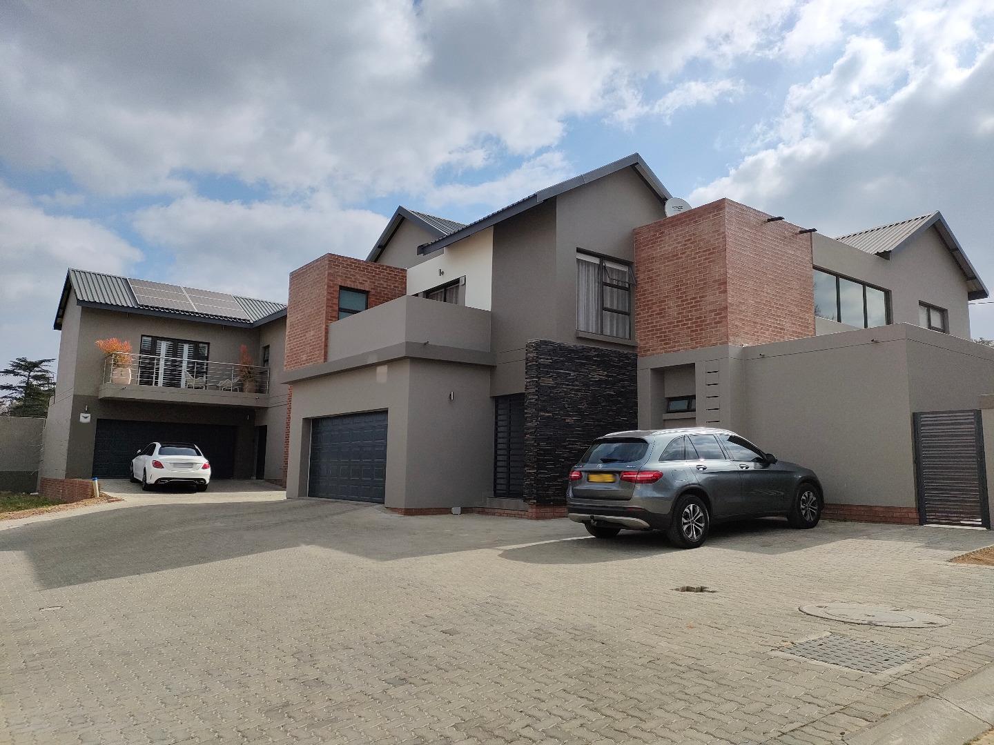 3 Bedroom House for sale in Bryanston 48 Devonshire Avenue P24