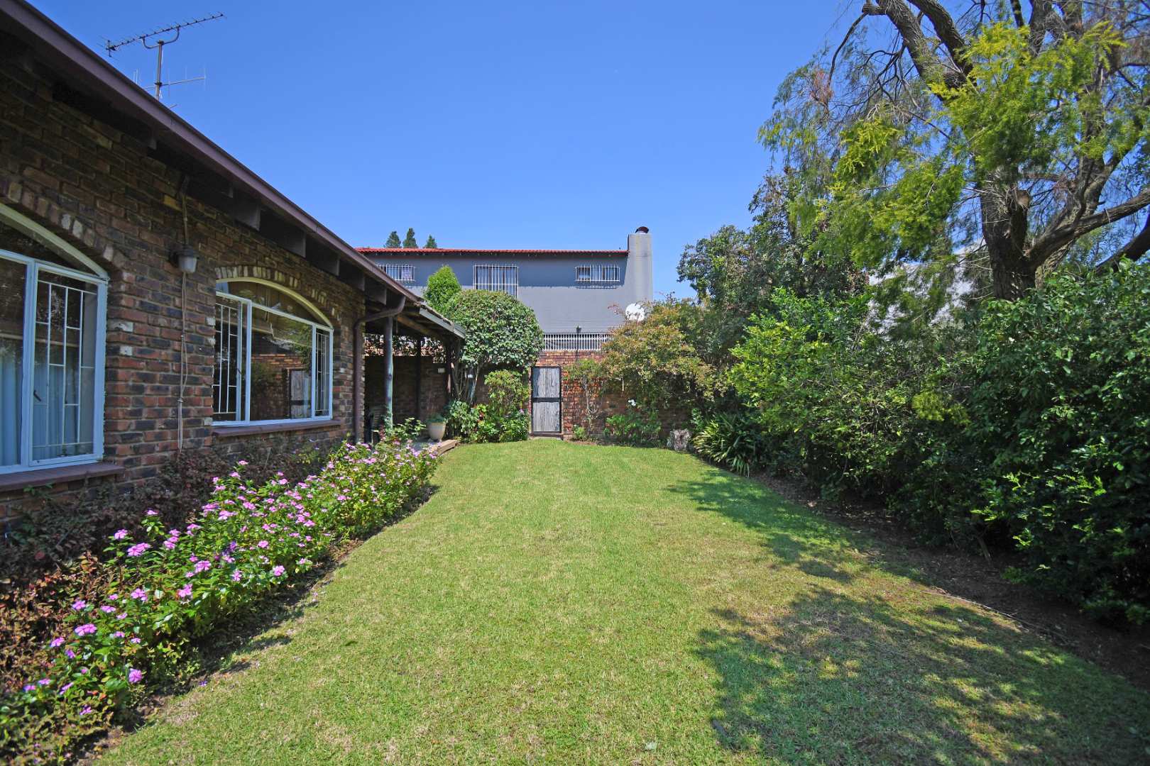 3 Bedroom Townhouse for sale in Edenburg 7 Bearpark P24114154339