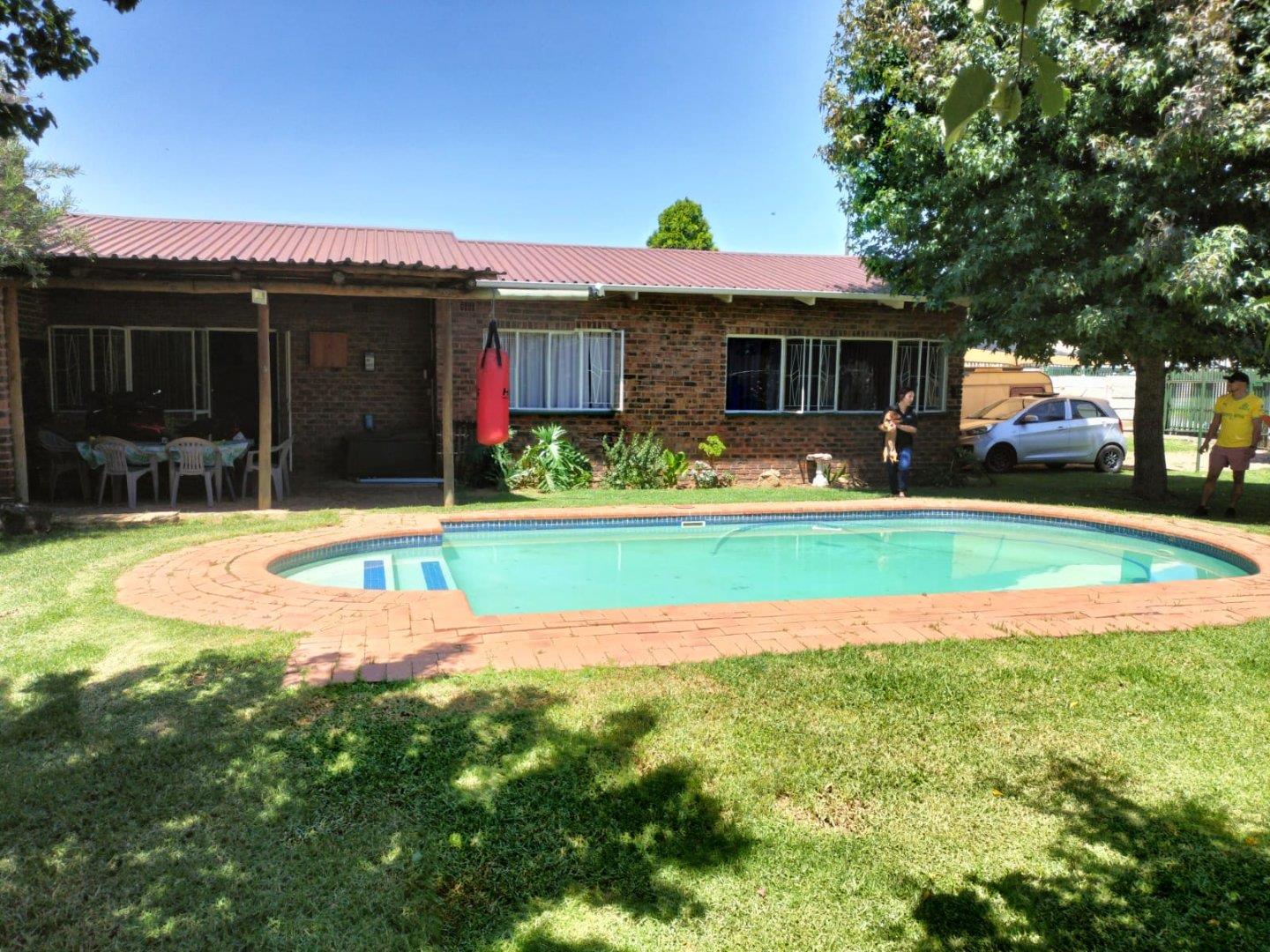 Bonaero Park Property Property and houses to rent in Bonaero Park