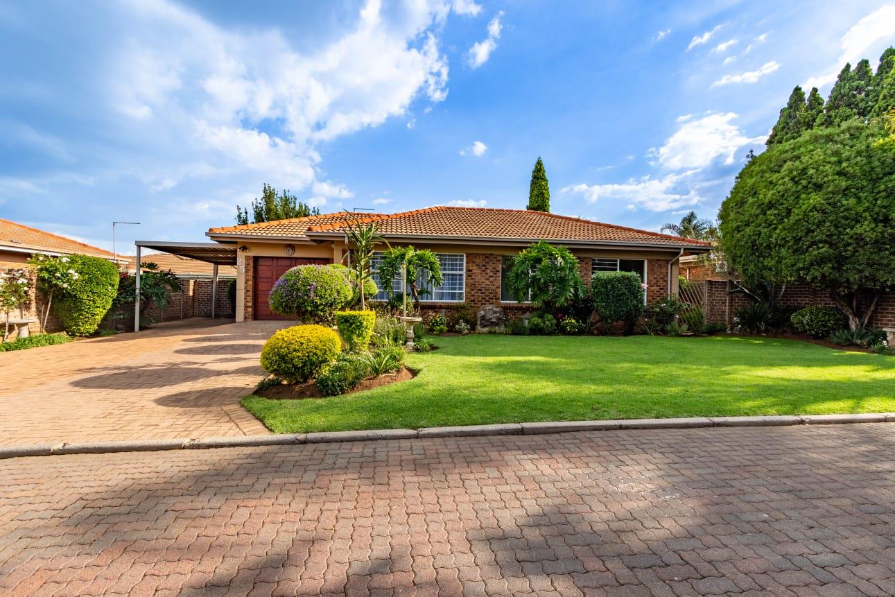 3 Bedroom House for sale in Ravenswood P24114156032