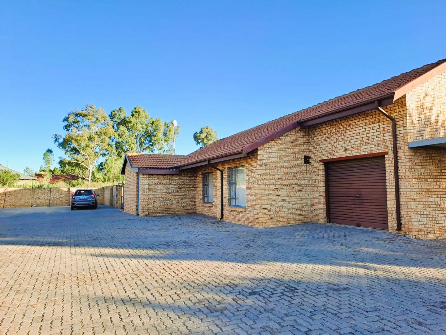 3 Bedroom House for sale in Riversdale P24114156931