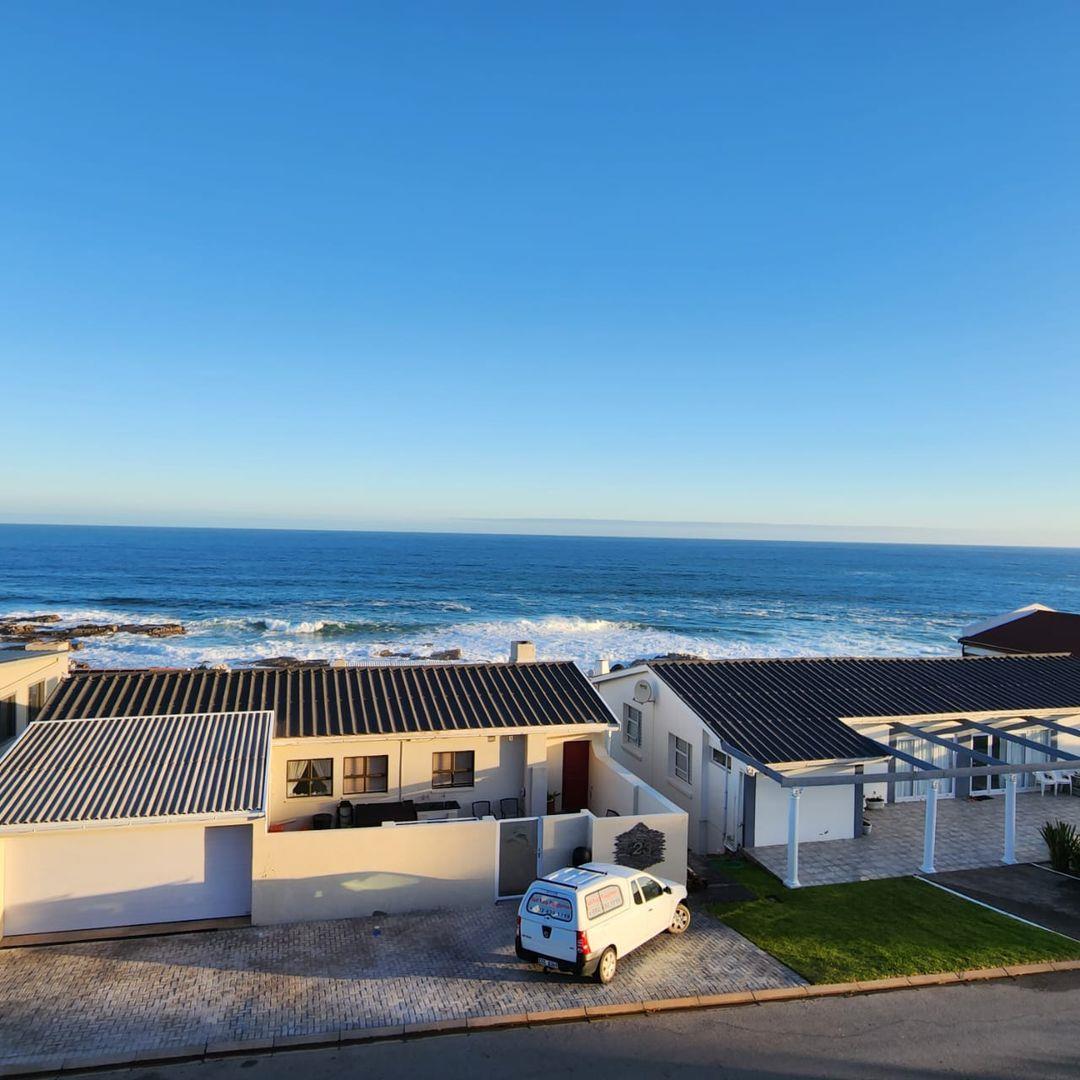 6 Bedroom House for sale in Jongensfontein 26 Rowweklip Avenue P24