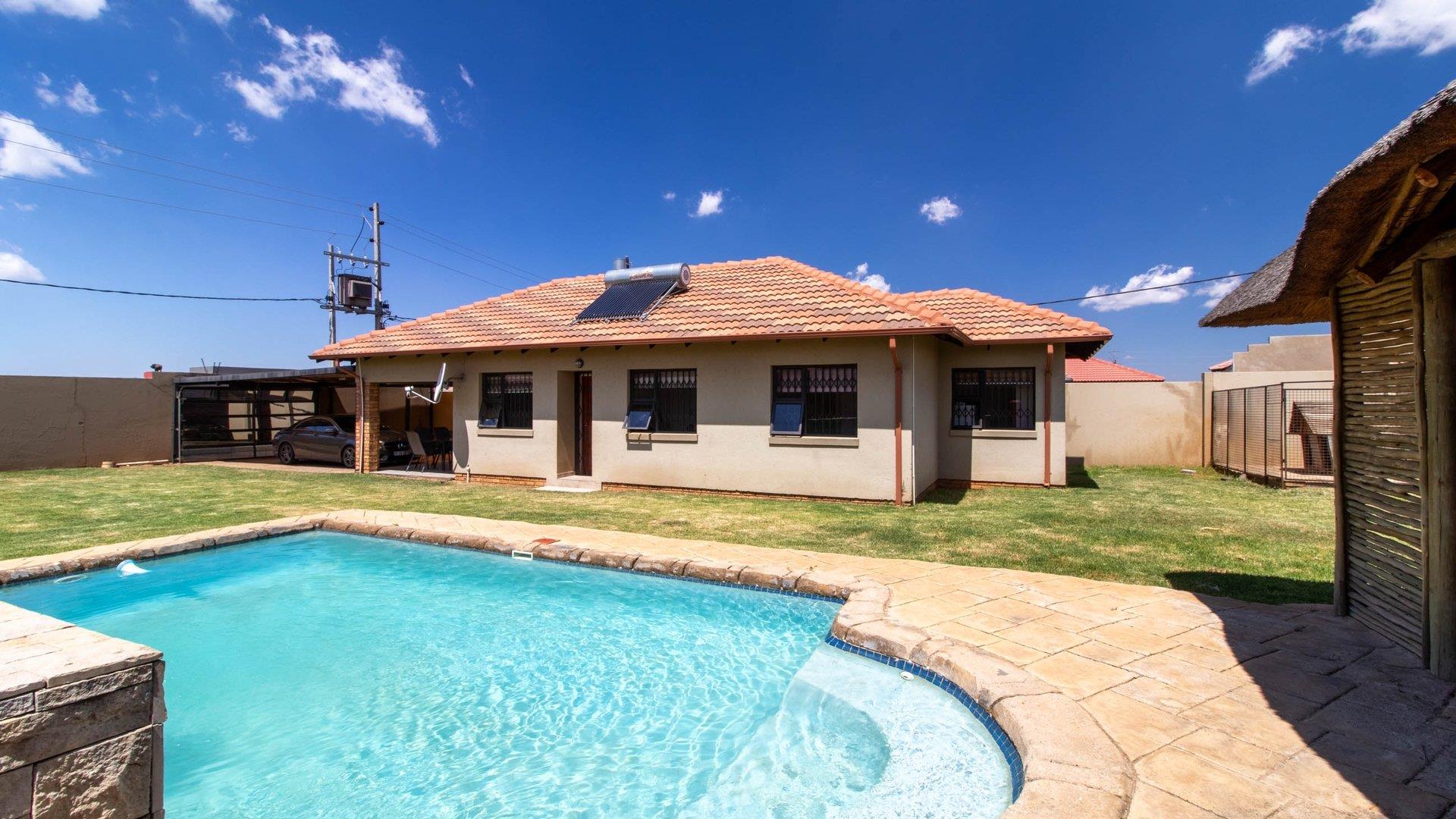 Azaadville Gardens Property Property and houses for sale in
