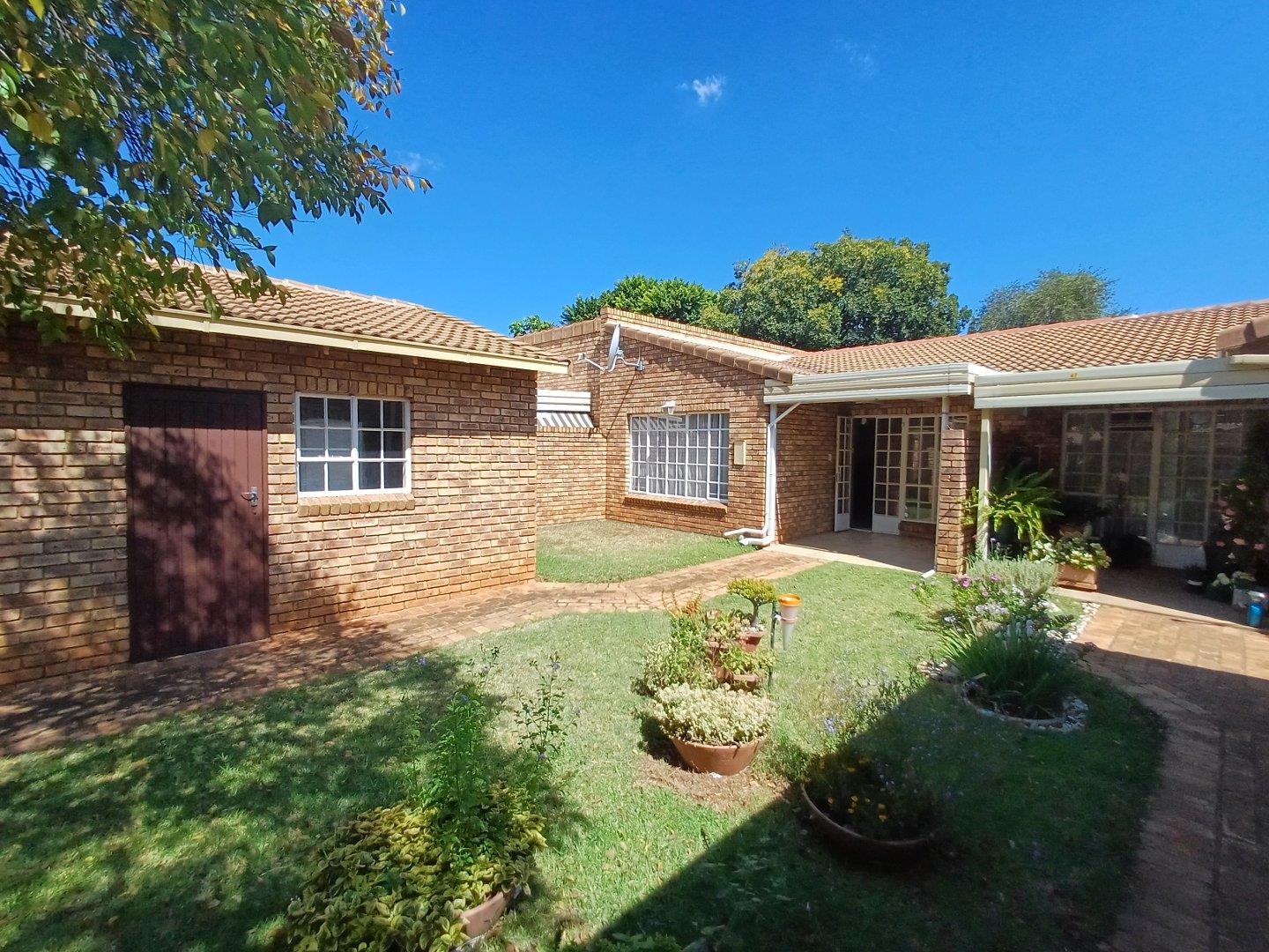 1 Bedroom House for sale in Brummeria P24114158780