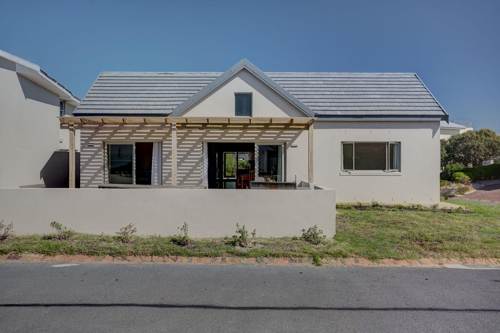 3 Bedroom House for sale in Sandown Bay P24114130239