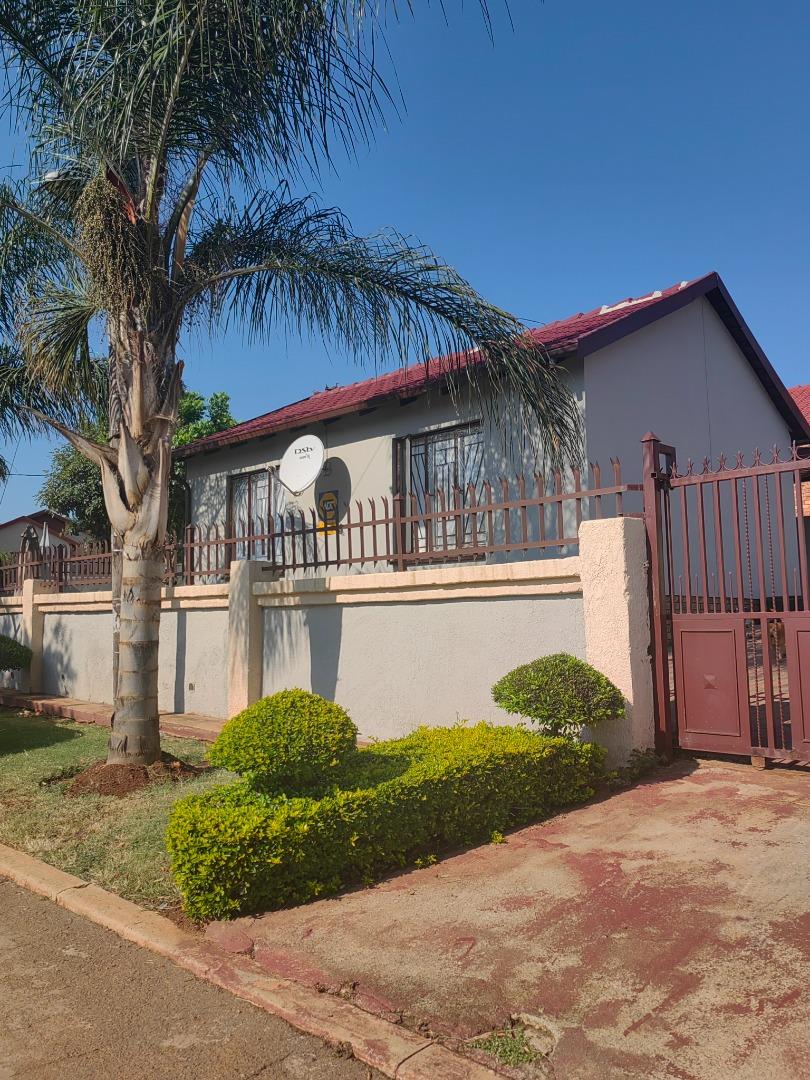 2 Bedroom House to rent in Mamelodi East 7 Ntuli Street Tar P24