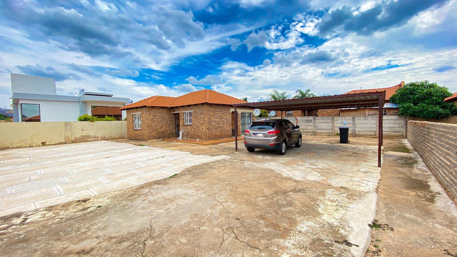 2 Bedroom House for sale in Karenpark P24113951846