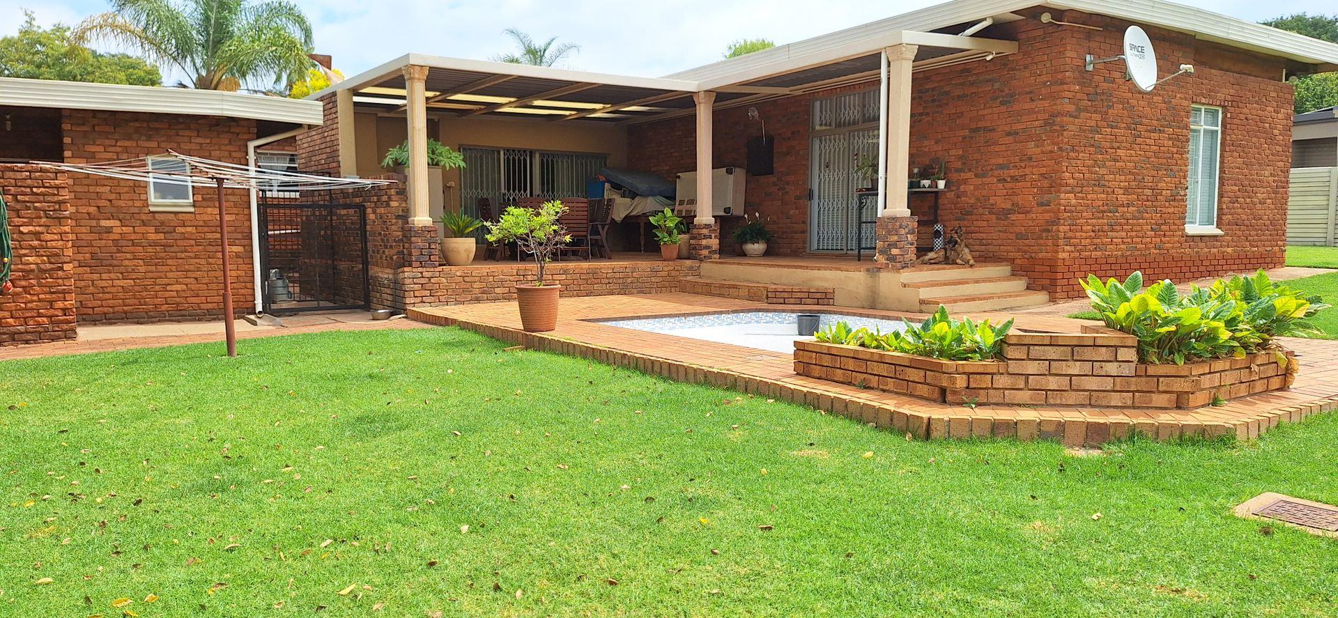 4 Bedroom House for sale in Lyttelton Manor P24114159270