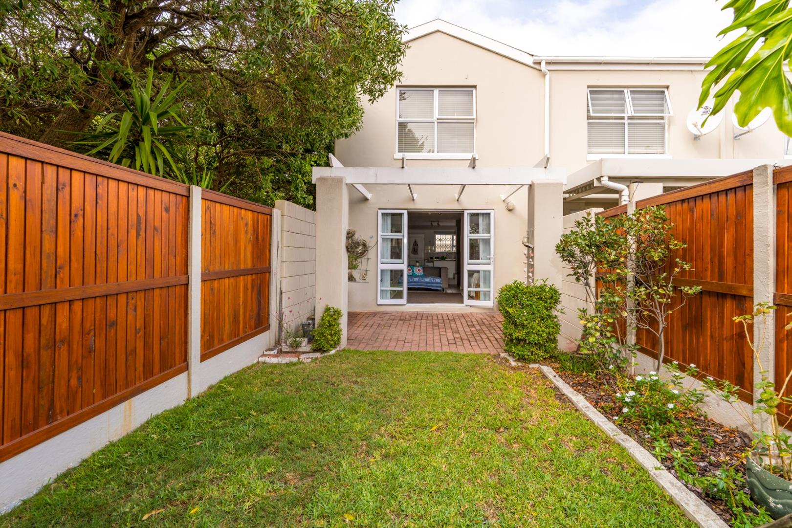 Lakeside, Cape Town Property Townhouses for sale in Lakeside, Cape