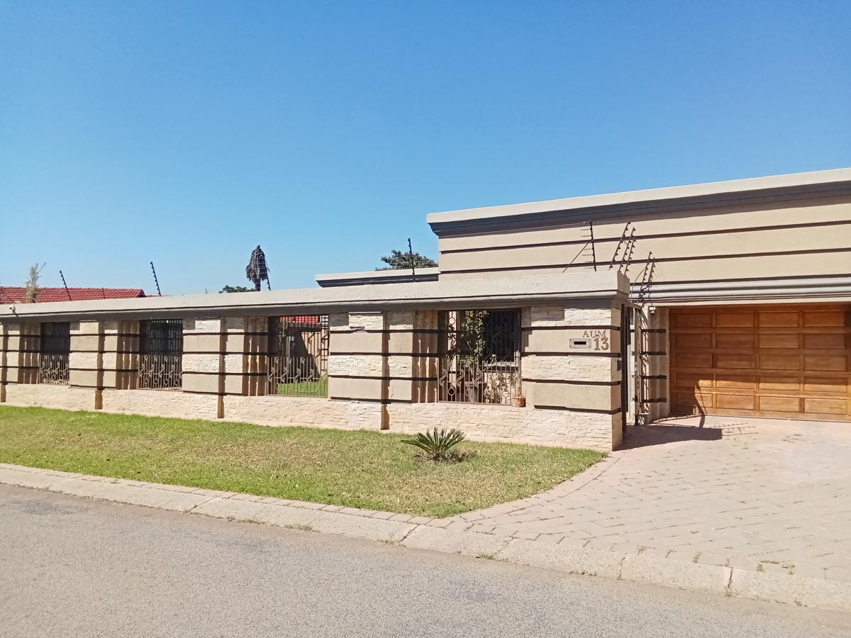 5 Bedroom House for sale in Mackenzie Park 13a Starling Street P24