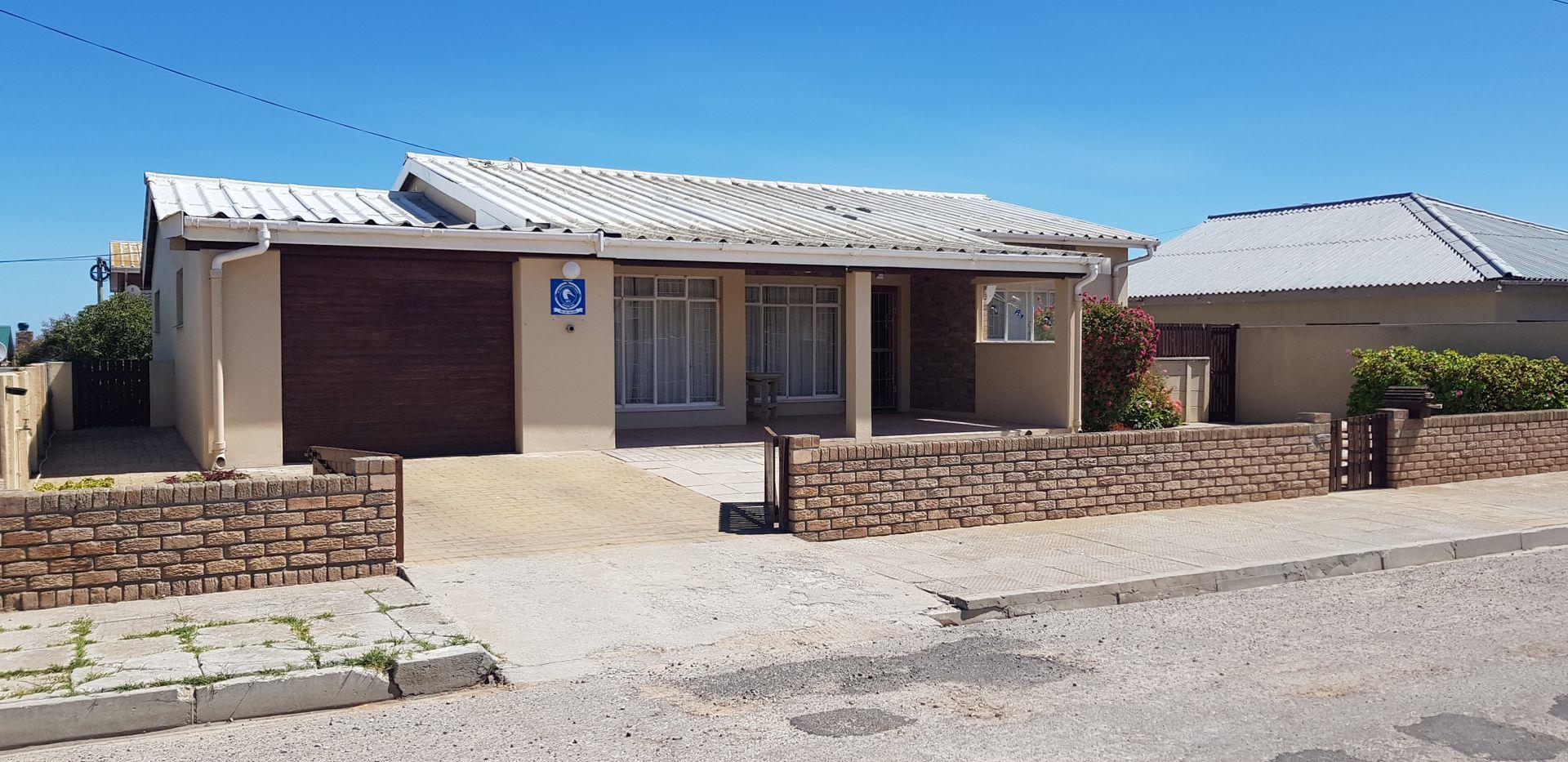 3 Bedroom House for sale in Lamberts Bay P24114100662