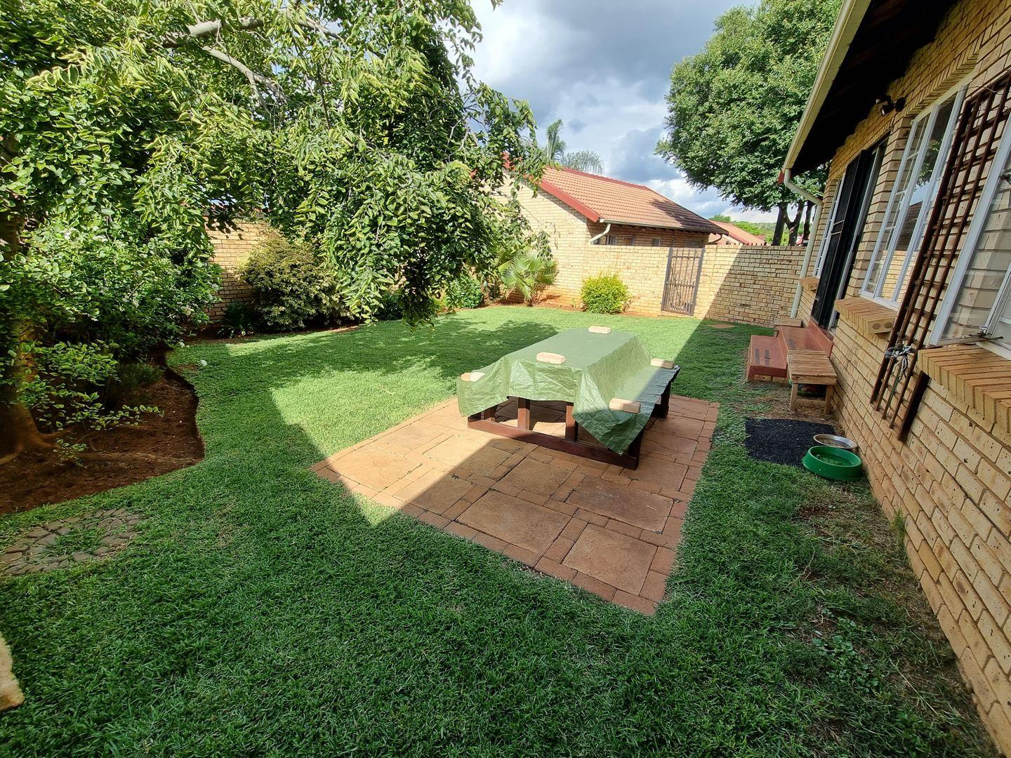 2 Bedroom Apartment / flat for sale in Faerie Glen 6 Hyde Park