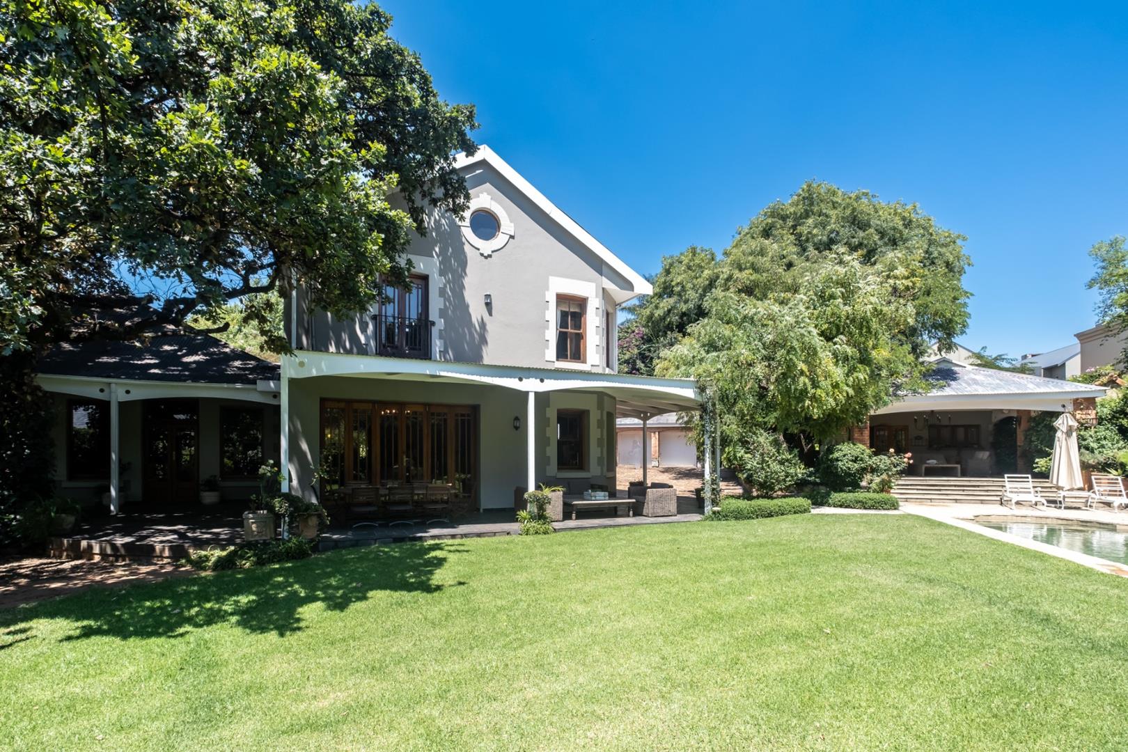 4 Bedroom House for sale in Oaklands P24114163218