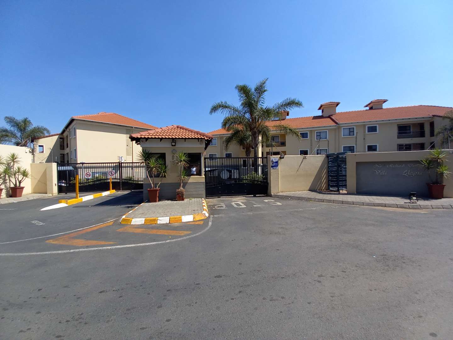 2 Bedroom Apartment / flat for sale in Grand Central 1 Richards Dr