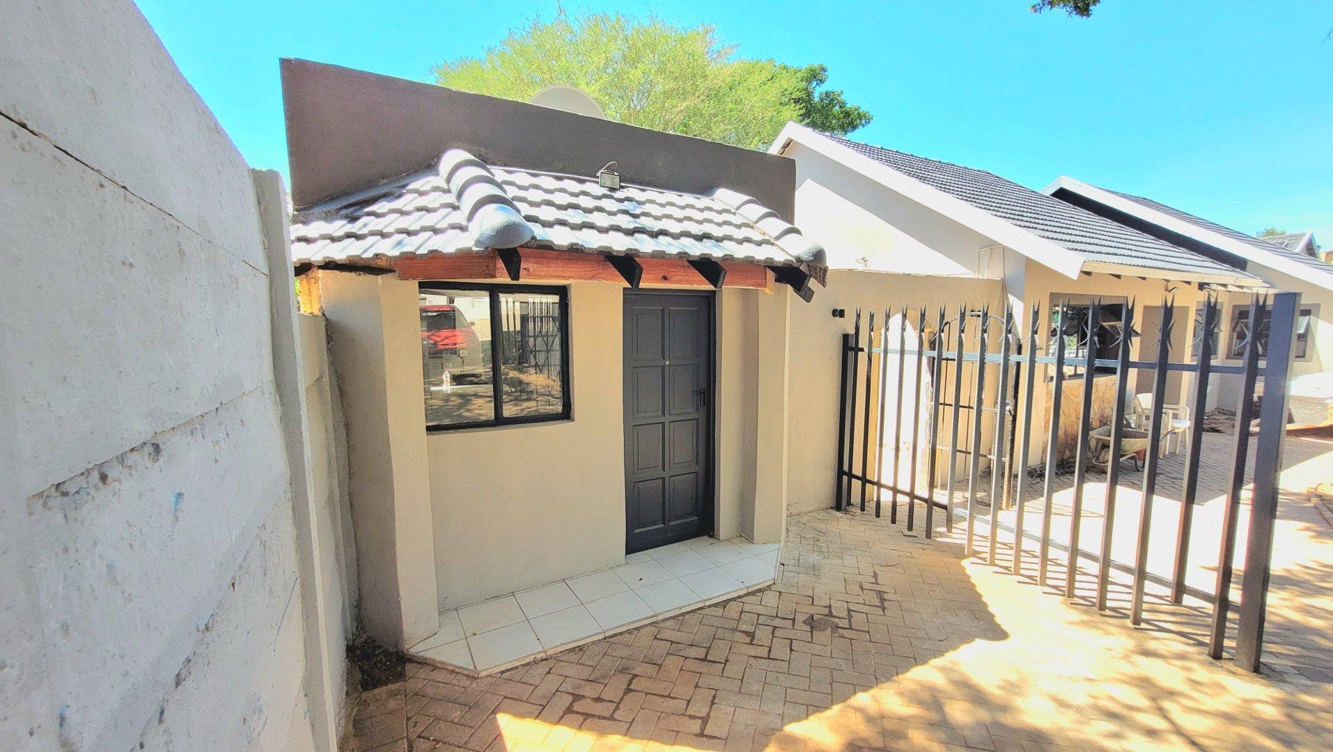 1 Bedroom House to rent in Blairgowrie 14 Pekin Avenue P24114091126