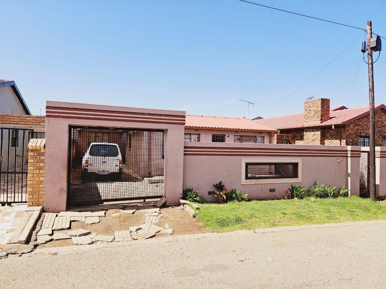 Moletsane Property Property and houses for sale in Moletsane