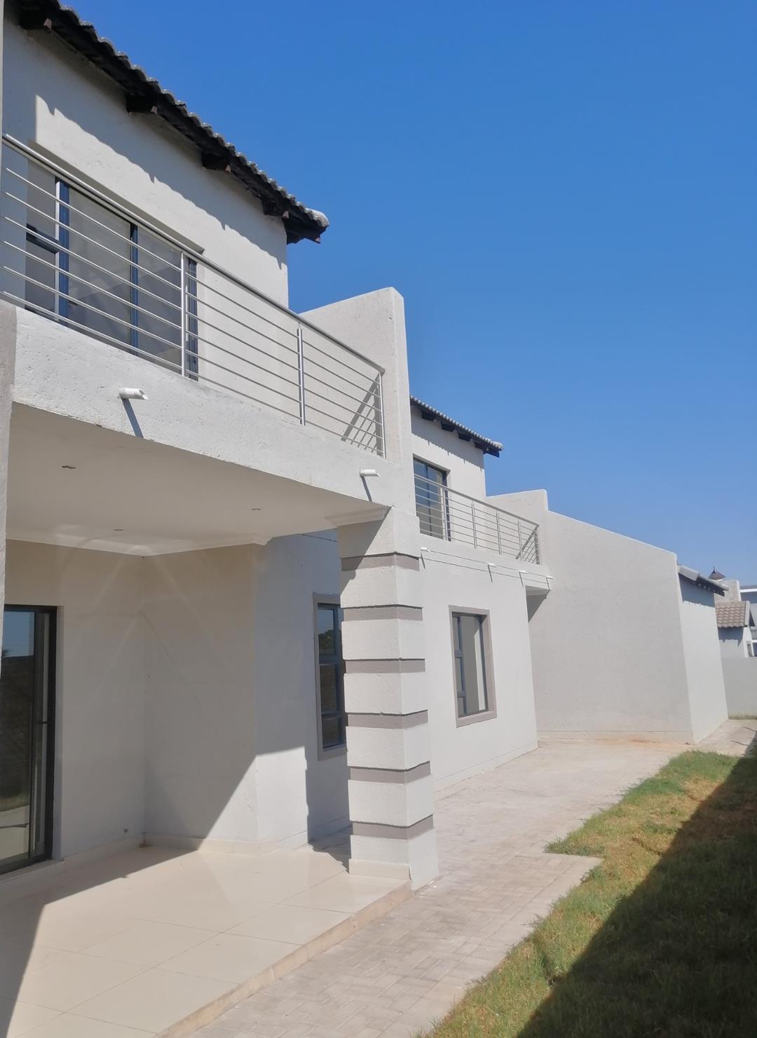 3 Bedroom House for sale in Zambezi Manor Lifestyle Estate P24114164944