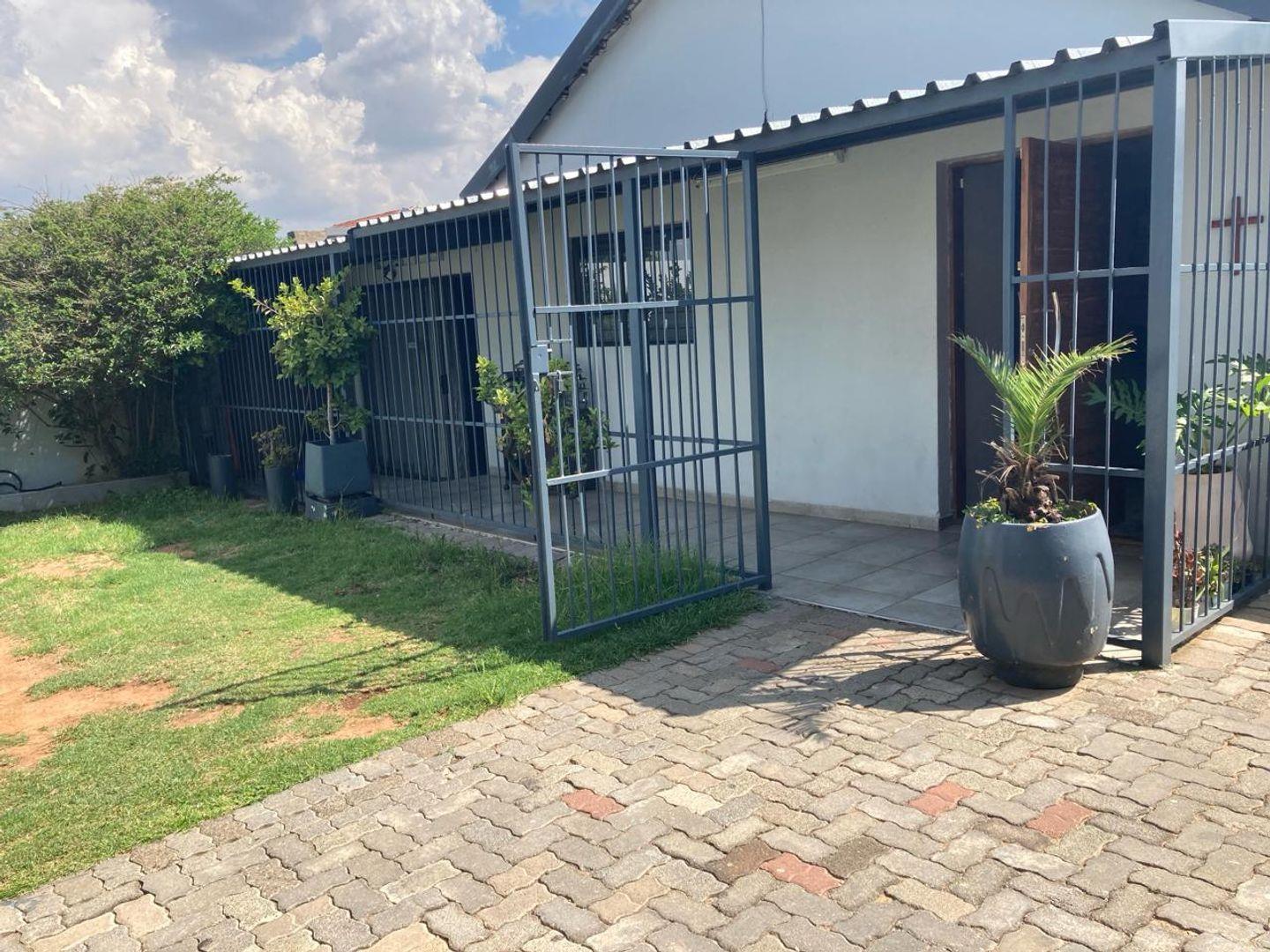 2 Bedroom House for sale in Marlboro P24114165838