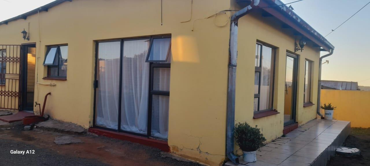 2 Bedroom House for sale in Albert Luthuli 2154 Mokhutle Street P24