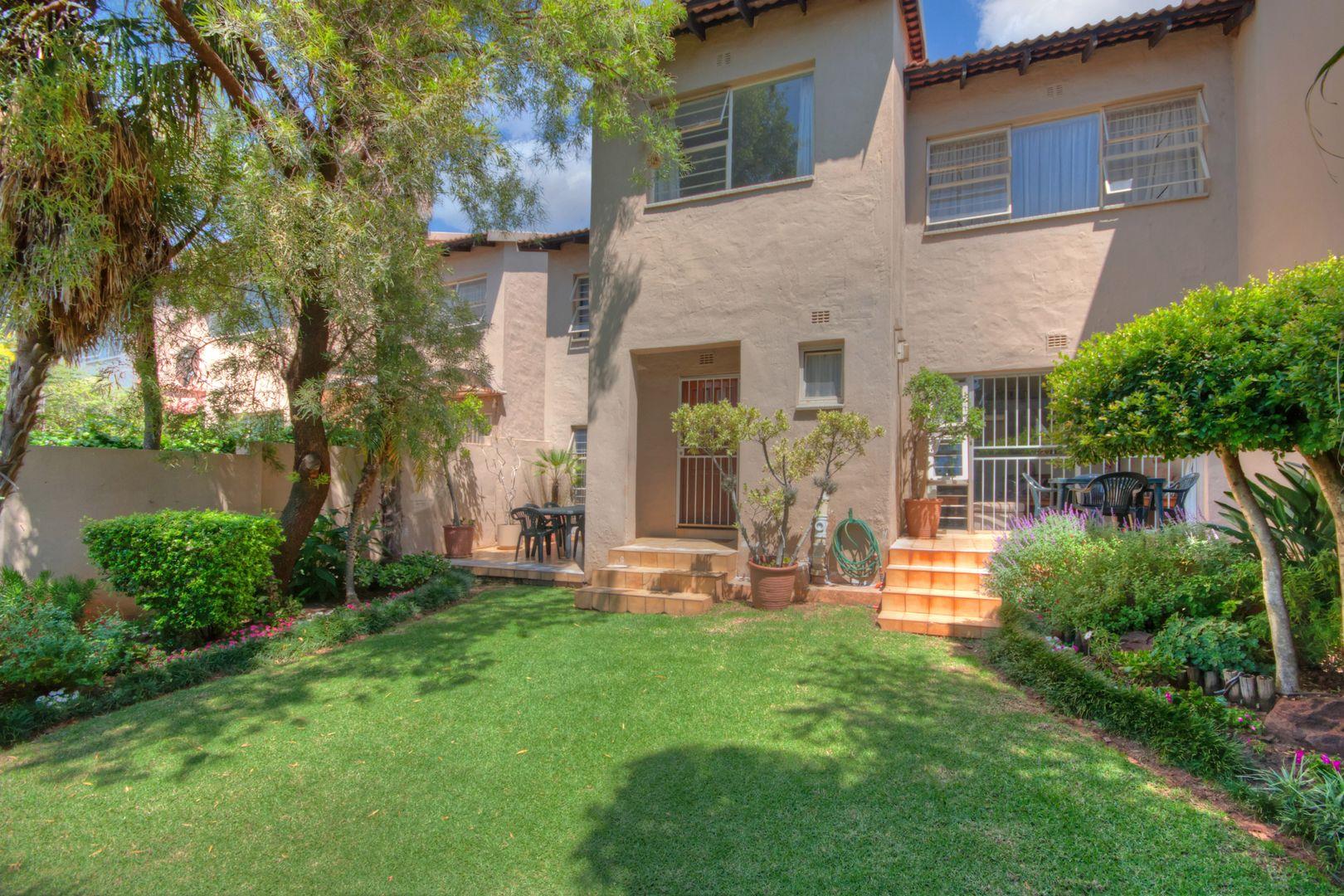 4 Bedroom Townhouse for sale in Corlett Gardens P24114166104