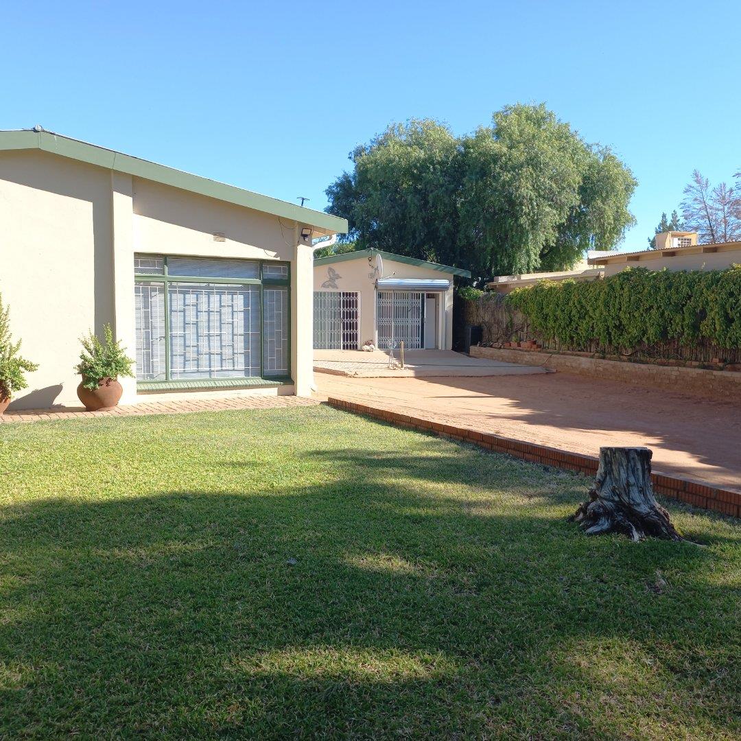 3 Bedroom House for sale in Blydeville P24114166230