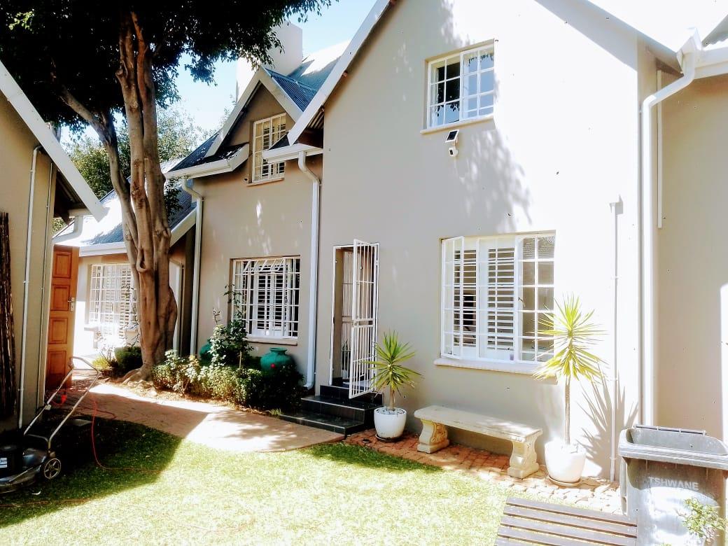 3 Bedroom House for sale in Erasmuskloof P24114169281