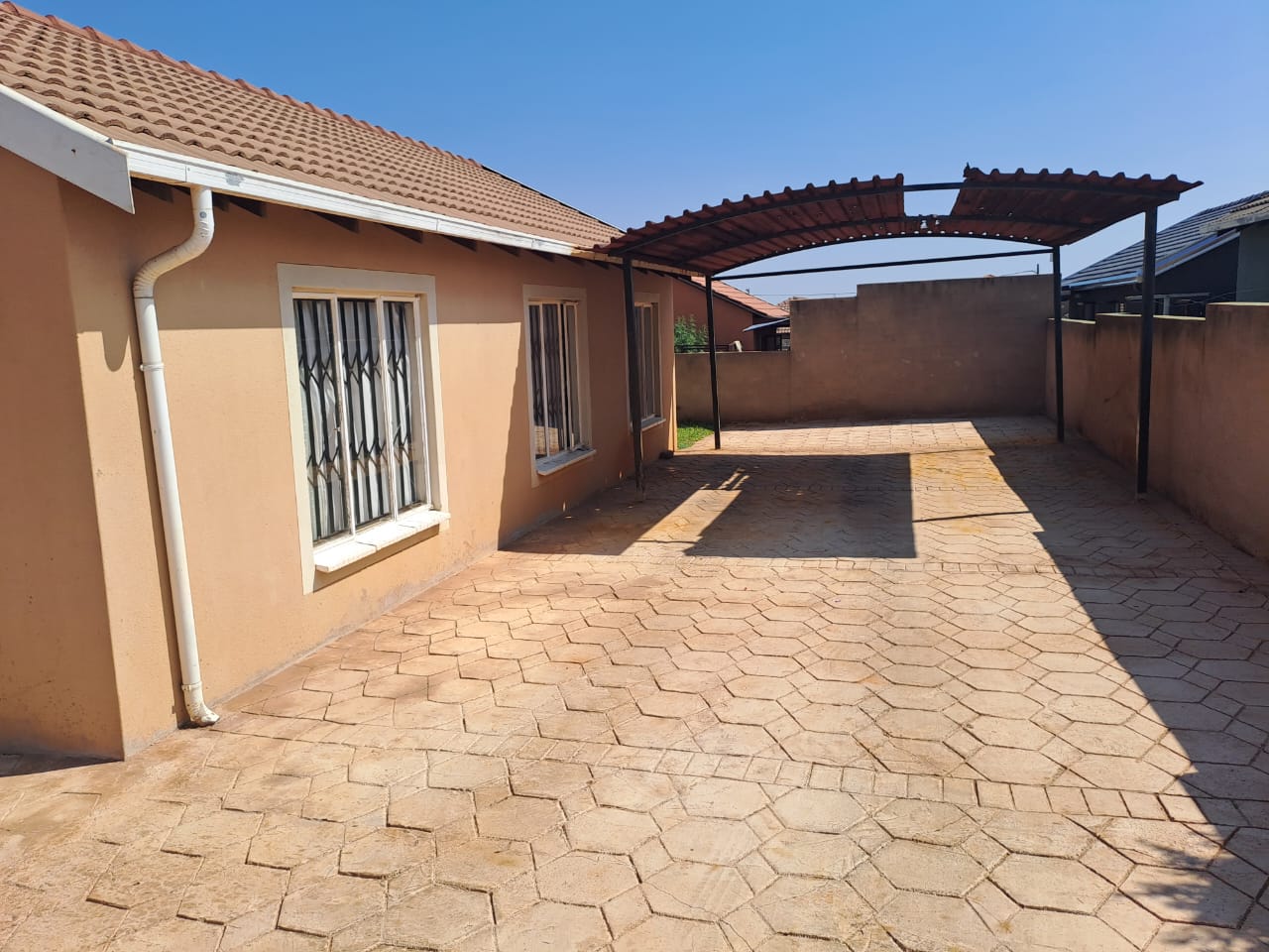 3 Bedroom House for sale in Rosslyn P24114170112