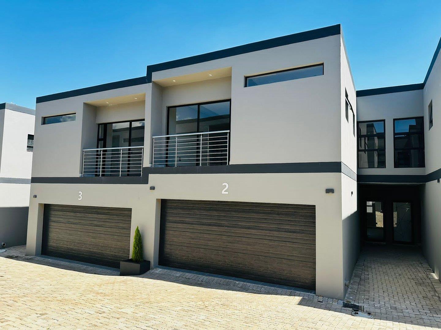 3 Bedroom House for sale in Bryanston Bryanston Drive P24114170117