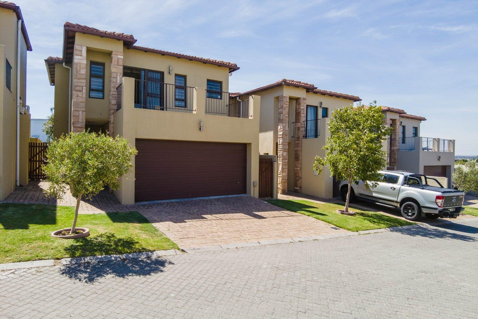 3 Bedroom House for sale in Langeberg Ridge 19 Dennesig Laan P24