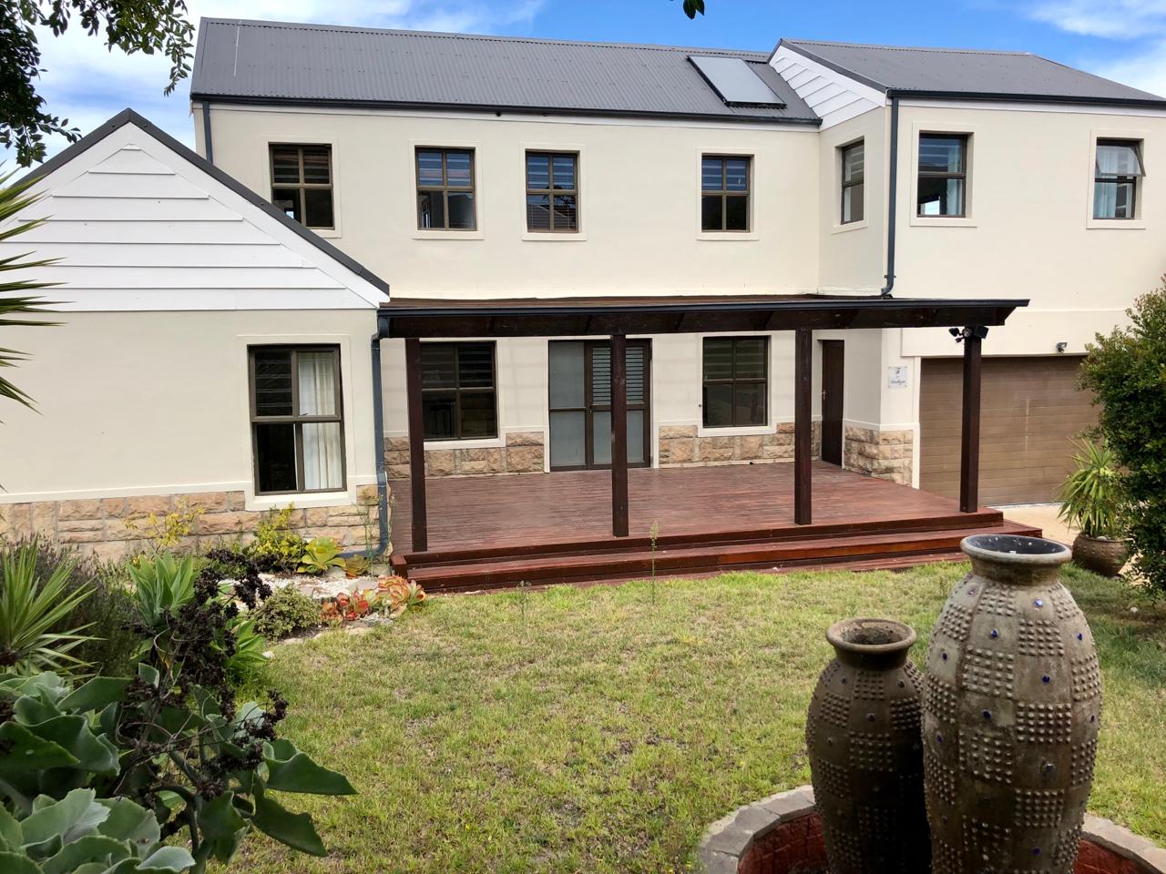 4 Bedroom House for sale in Hemel en Aarde Estate P24114171195