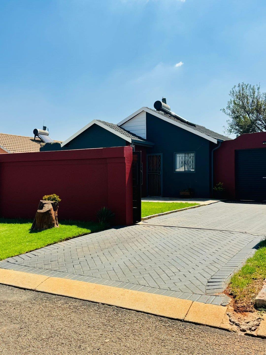 2 Bedroom House for sale in Villa Liza P24114439622