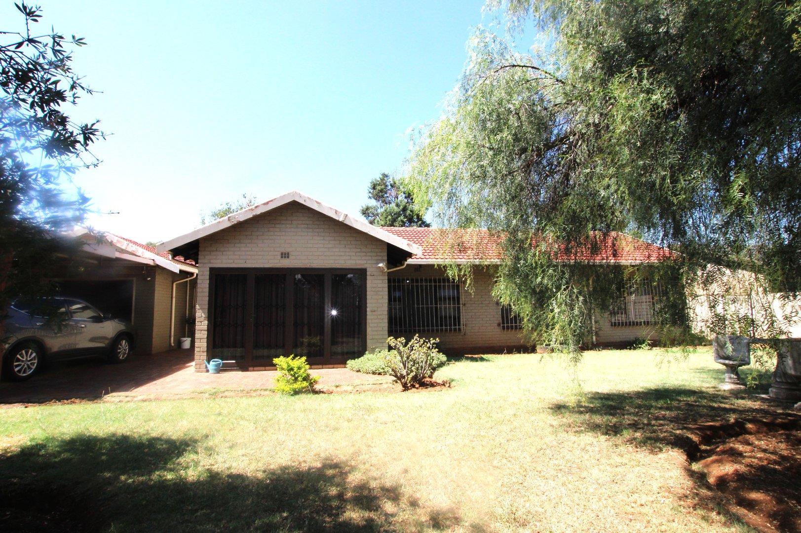 4 Bedroom House for sale in Dinwiddie P24114171677