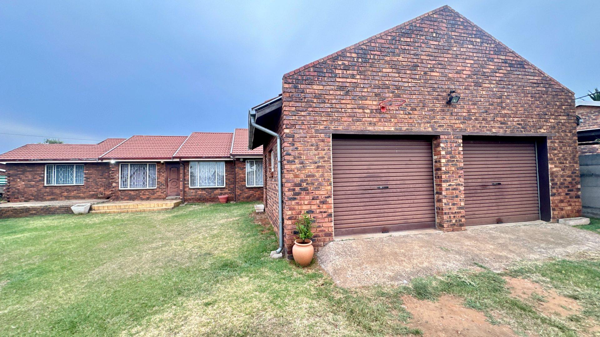 4 Bedroom House for sale in Elandspark 20 Jonker Crescent P24114172000