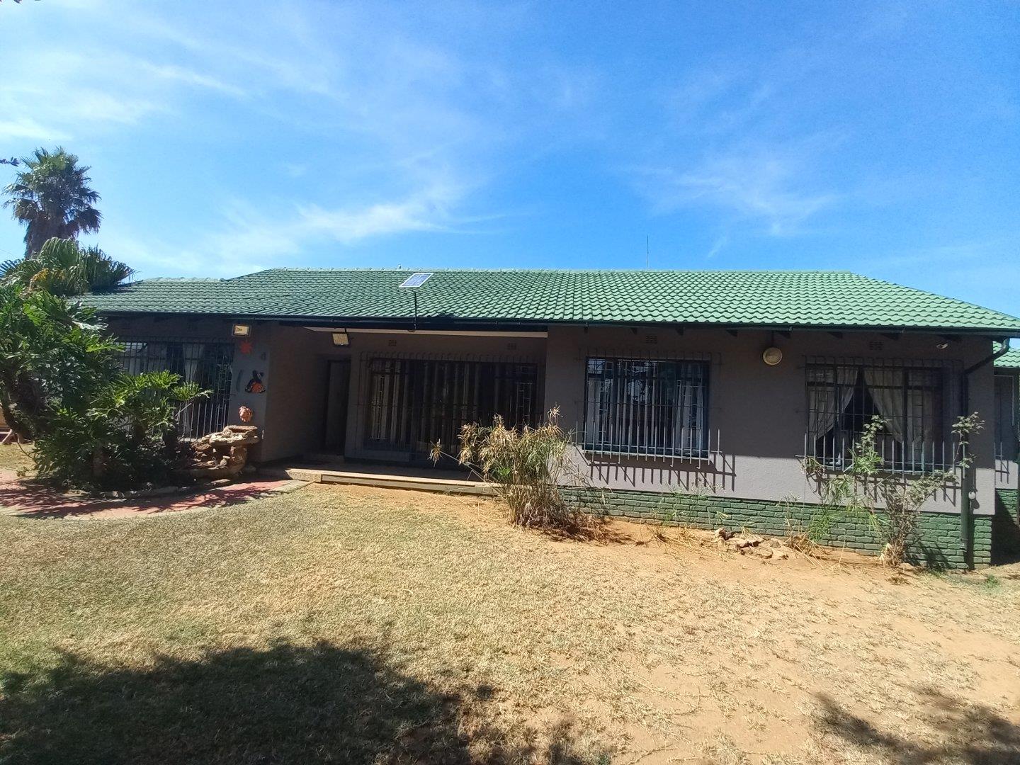 3 Bedroom House for sale in Greenhills P24114172569