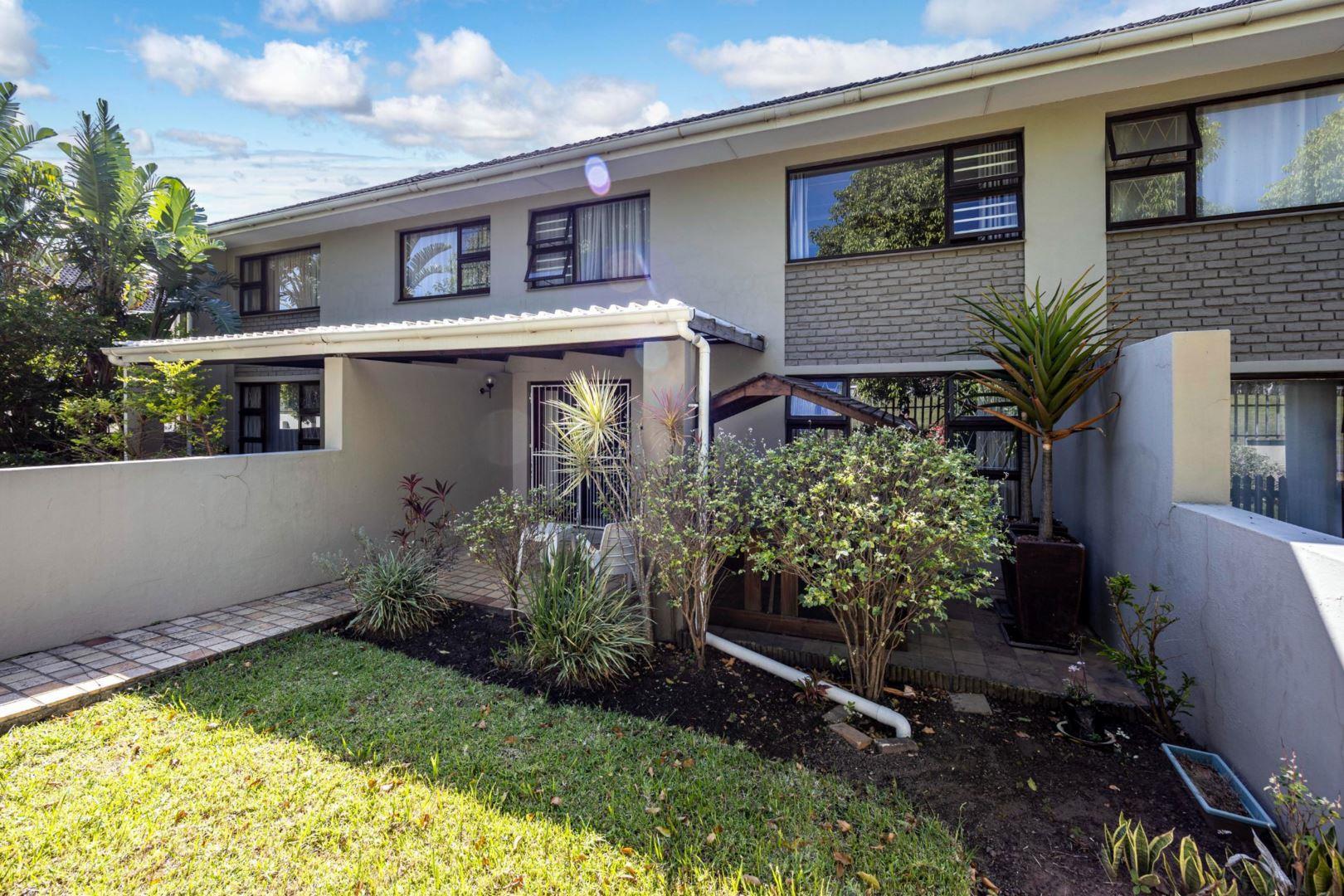 3 Bedroom Townhouse for sale in Beacon Bay P24114172842