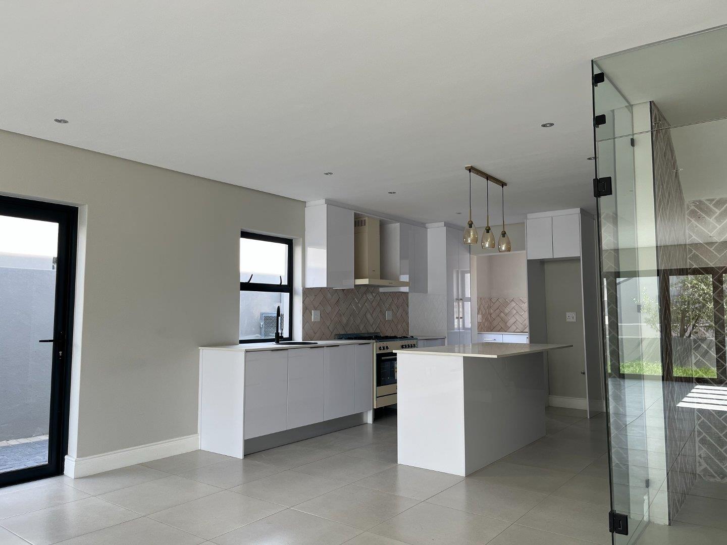 3 Bedroom House for sale in Aan de Wijnlanden 1 Gateway Street P24