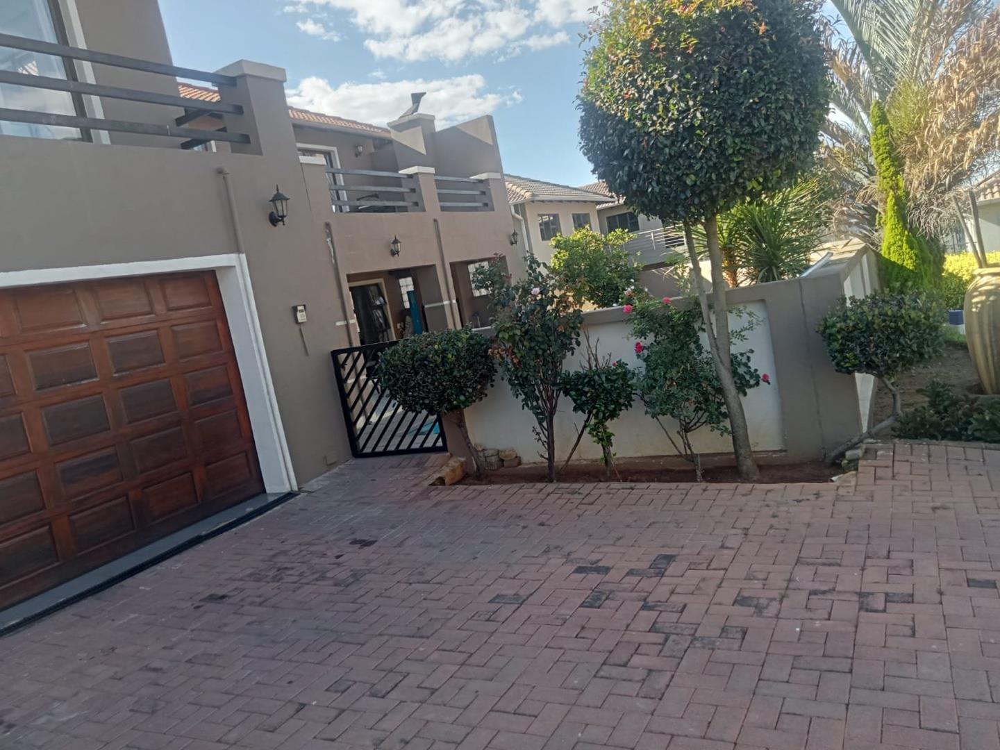 5 Bedroom House for sale in Bushwillow Park Estate P24114173715