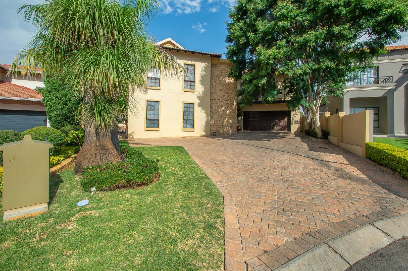 4 Bedroom House for sale in Ruimsig 1 Glen Eagles Lane P24114174461