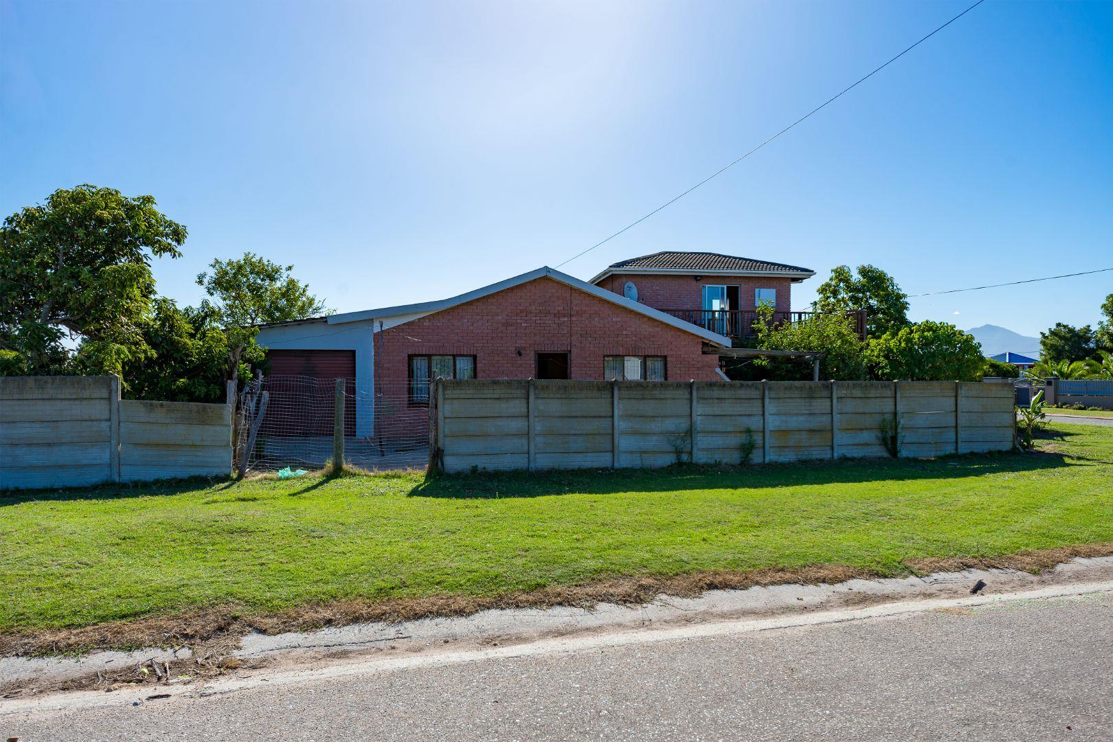 4 Bedroom House for sale in Pacaltsdorp 39 Beukes Street P24114178426