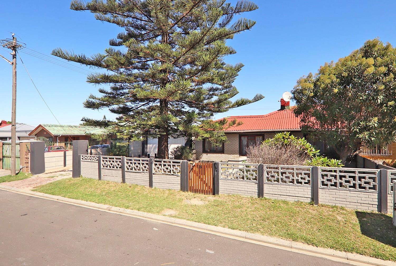 3 Bedroom House for sale in Matroosfontein 16 Queens Way P24114179153