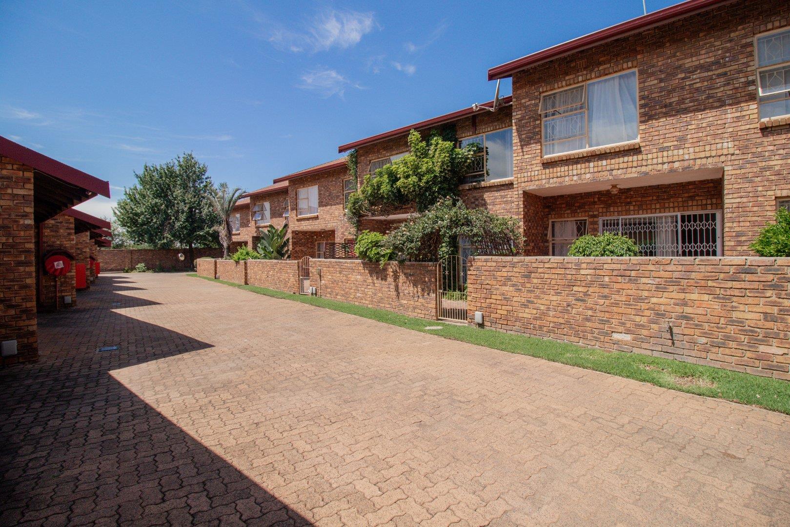 Bonaero Park Property Townhouses for sale in Bonaero Park