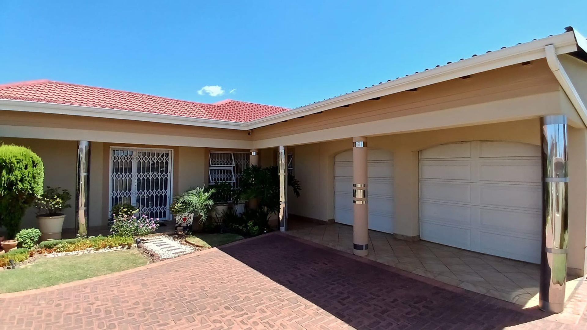 3 Bedroom House for sale in Waldrift P24114180803