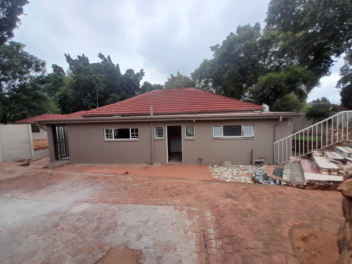 5 Bedroom House for sale in Silverton P24114181911