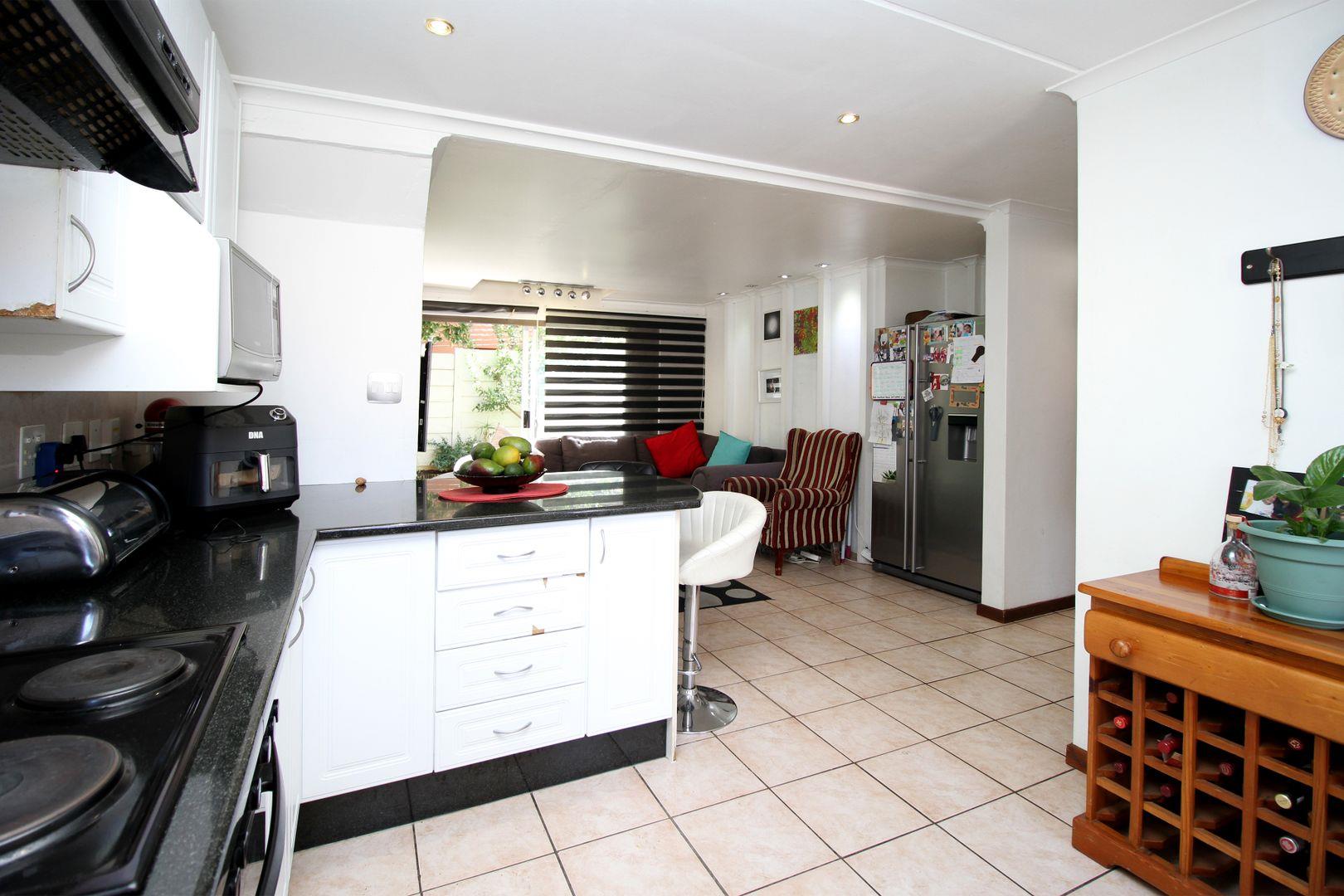 2 Bedroom Apartment / flat for sale in Sunninghill 1011 Ilanga, 2 Eldoret Street P24114183034