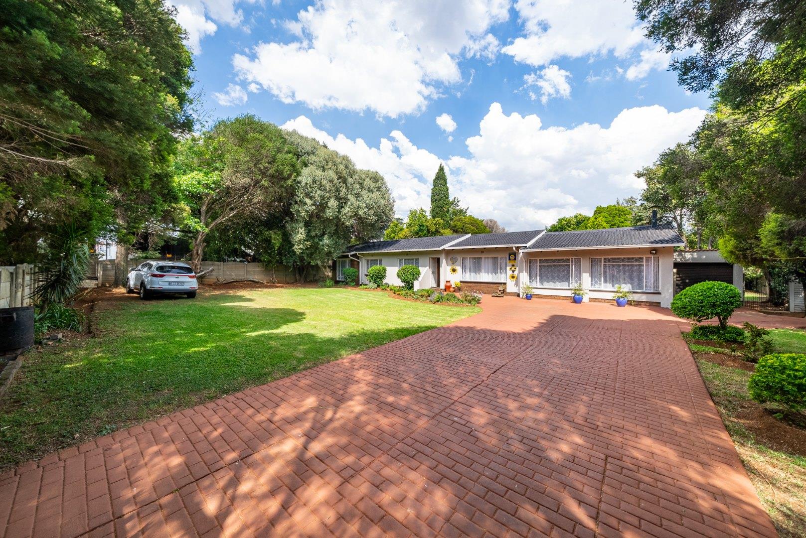 3 Bedroom House for sale in Brackenhurst P24114183742