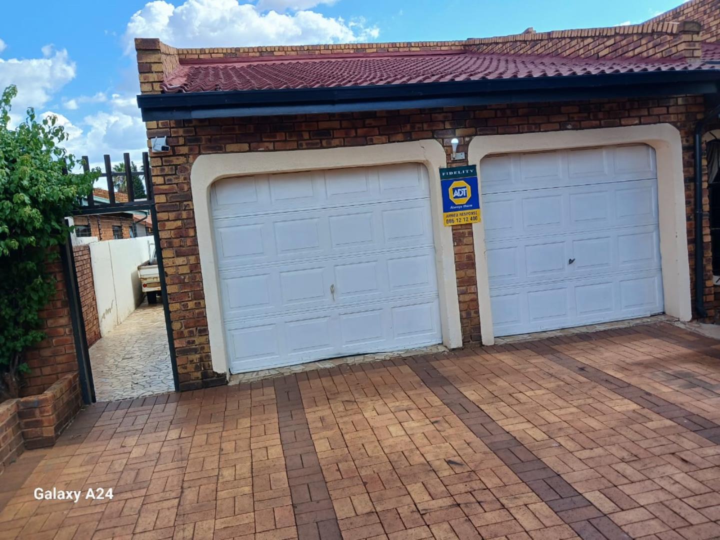House for sale in Spruit View P24114184296