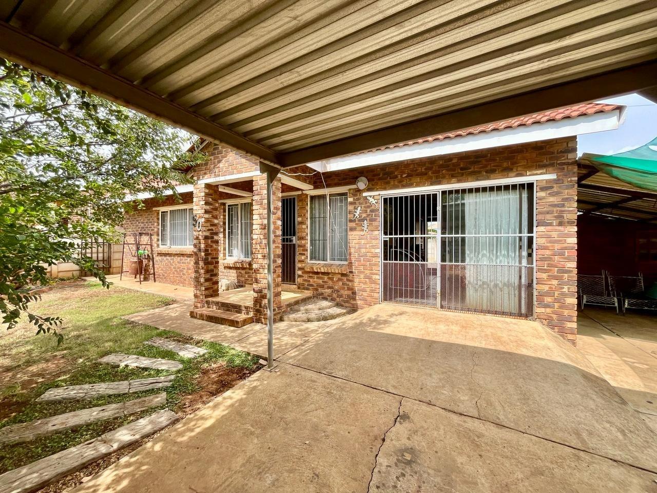 3 Bedroom House for sale in Lichtenburg P24114184443